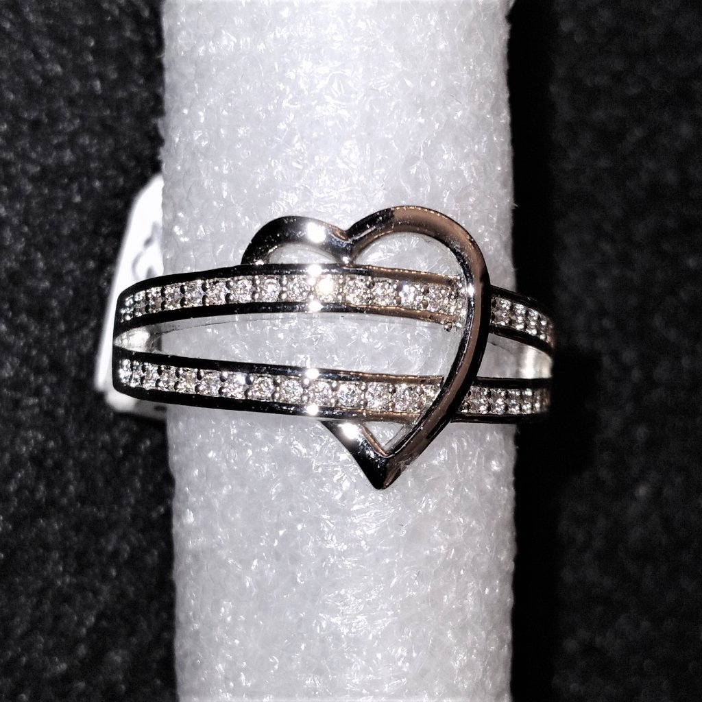 Brand New Brilliant Platinum Plated Heart Ring  Size 8